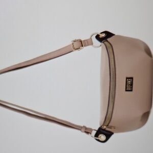 NWT BADGLEY MISCHKA NY TAUPE ARDENNE MOON CRISSBODY BAG (NEW $78)